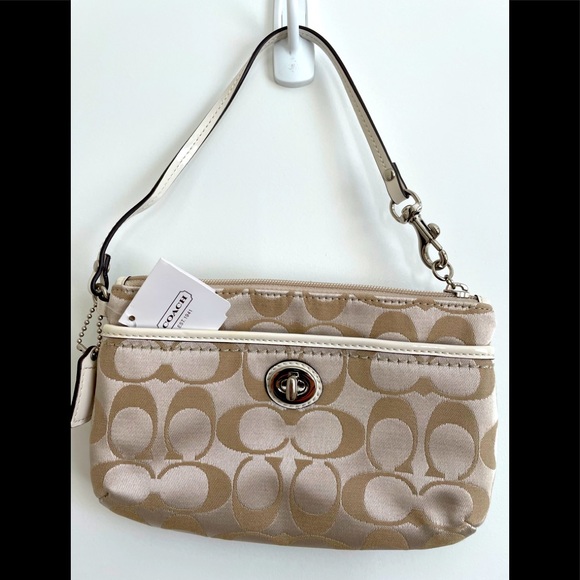 NEW with tags! Coach Sigiy Wristlet